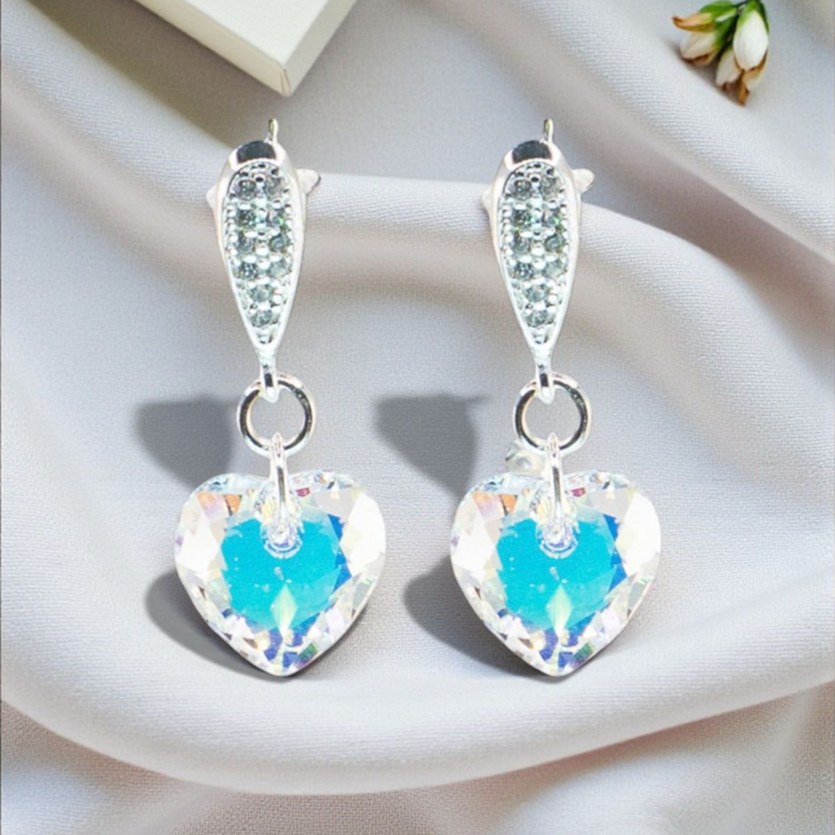 JOYAS MONTERO - Aros Amor Baño Oro Blanco creado con cristales de Swarovski® Aurora Boreal