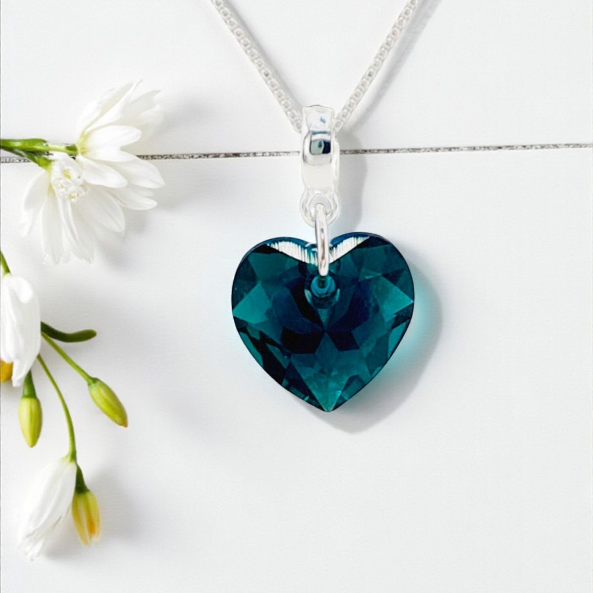 JOYAS MONTERO - Collar Amor Baño Oro Blanco creado con cristales de Swarovski® Emerald