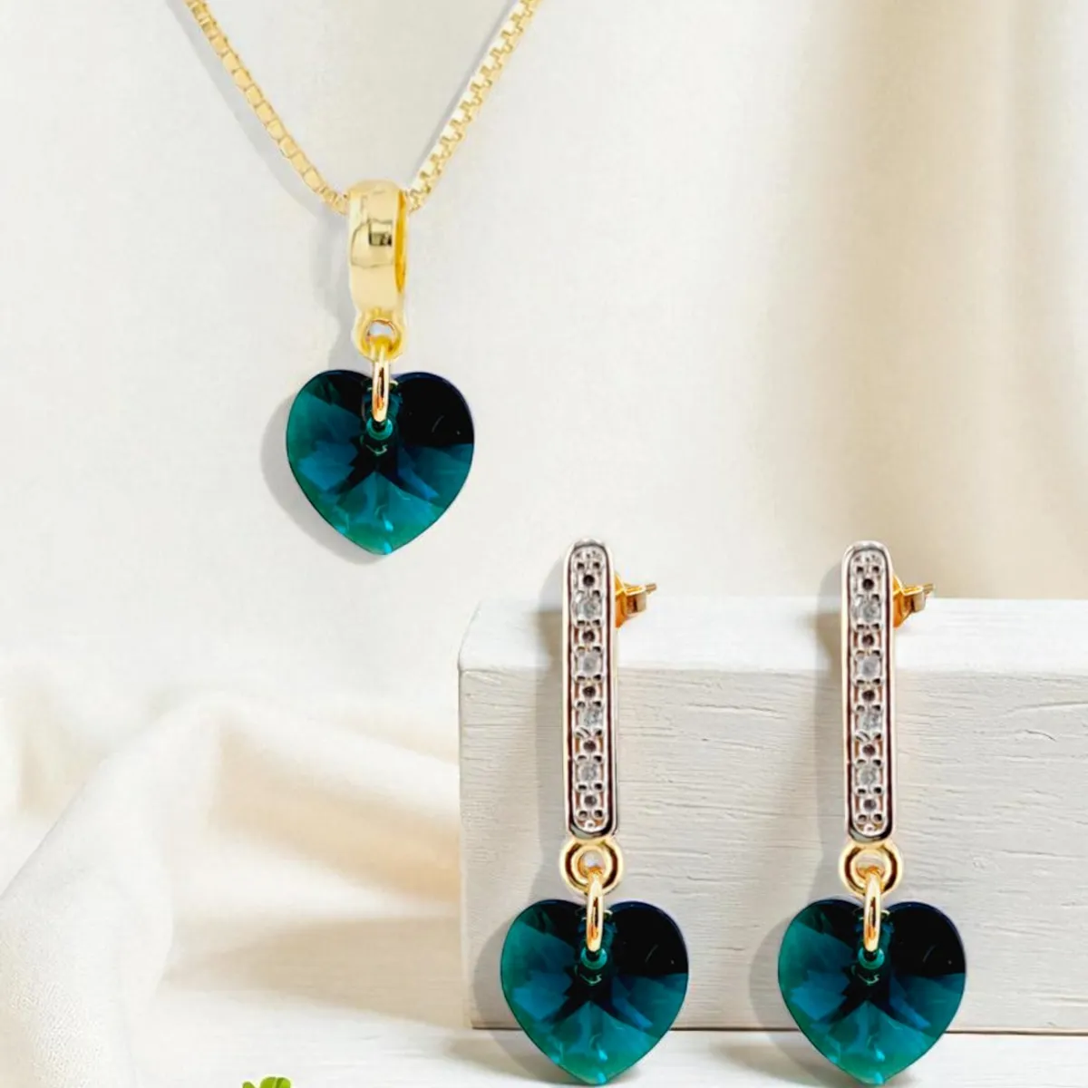 JOYAS MONTERO - Conjunto Romance Gold 24K creado con cristales de Swarovski® Emerald
