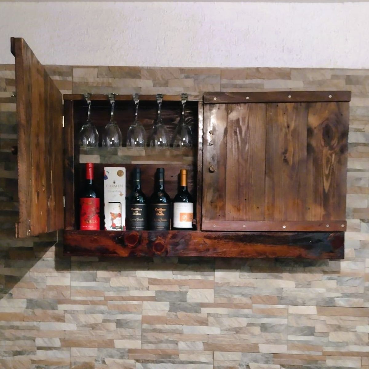 GENERICO - Cava de Vinos Rústica con puertas Dominga