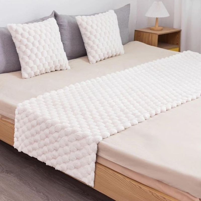 GENERICO - Piecera Blanca 210x 70 más dos fundas de cojin peludita