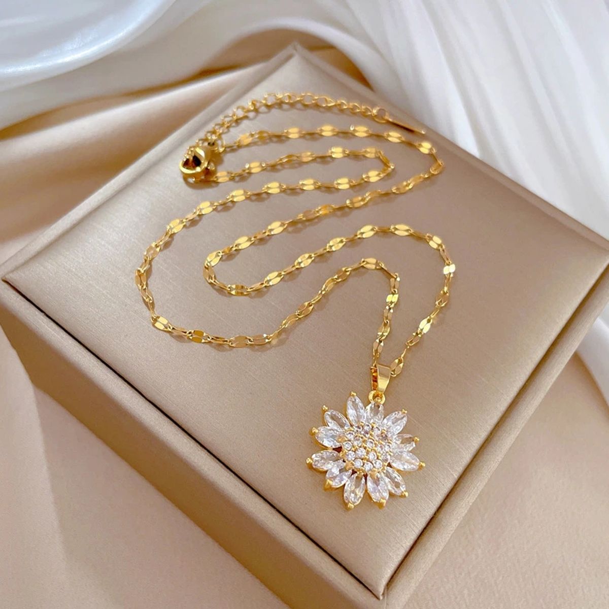 GENERICO - Collar Flor Girasol Cadena - Acero Inoxidable Bañado Oro 18k