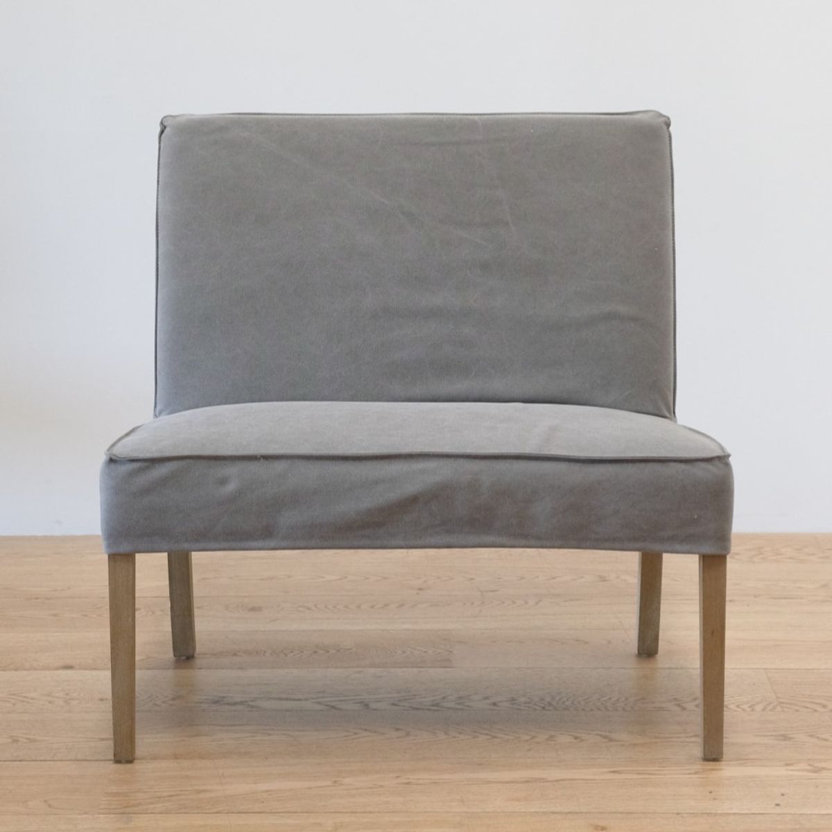 AMOBLE - Banqueta Ginebra Gris Amoblé.