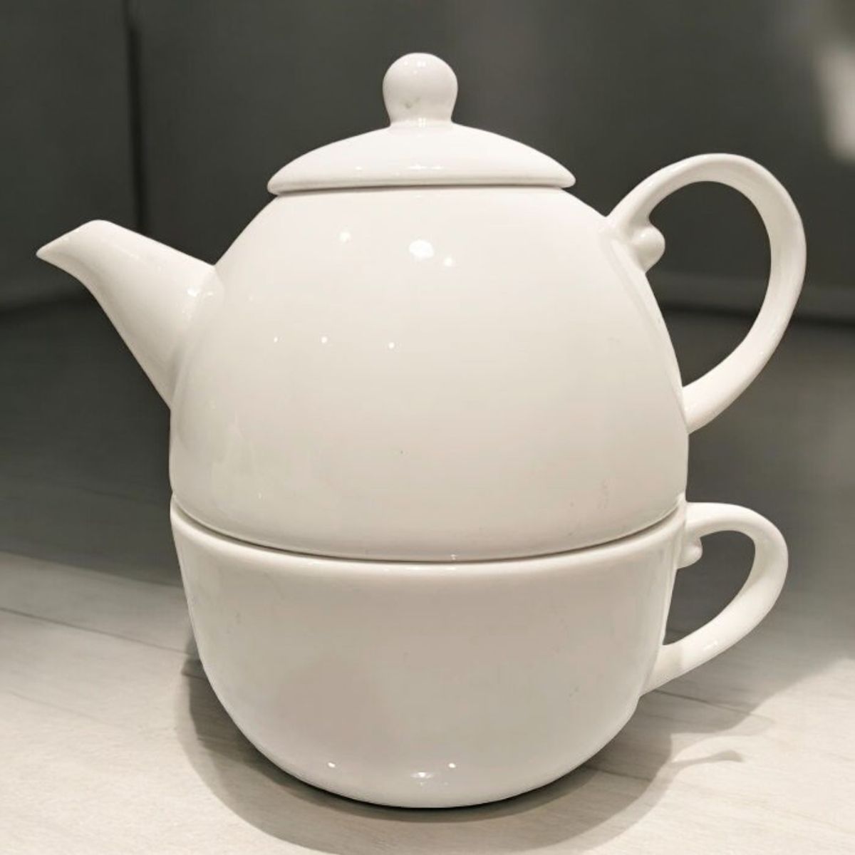 BRIC - Tetera y Taza de Porcelana.