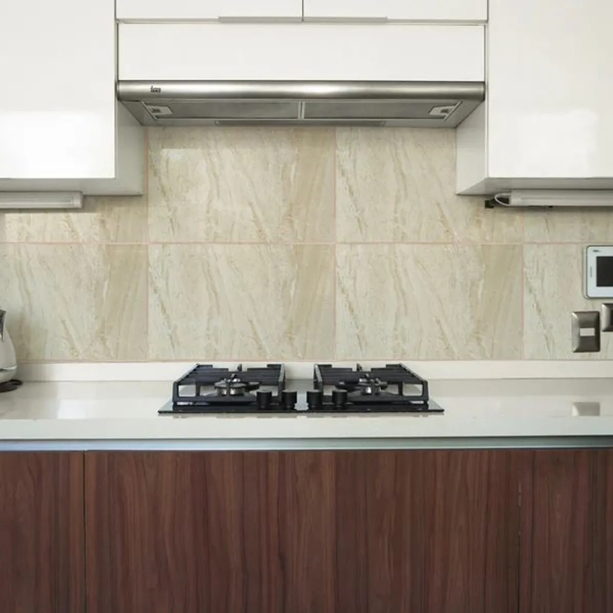 DEKOFIX - Baldosas 25x40 autoadhesivas para muro modelo VENATO ORO