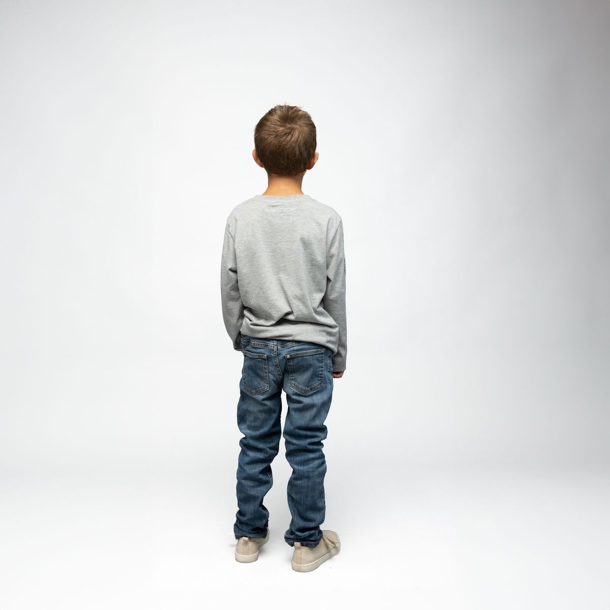 TRANSFORMERS - Polera Manga Larga Niño Transformers Rompiendo Pared Gris