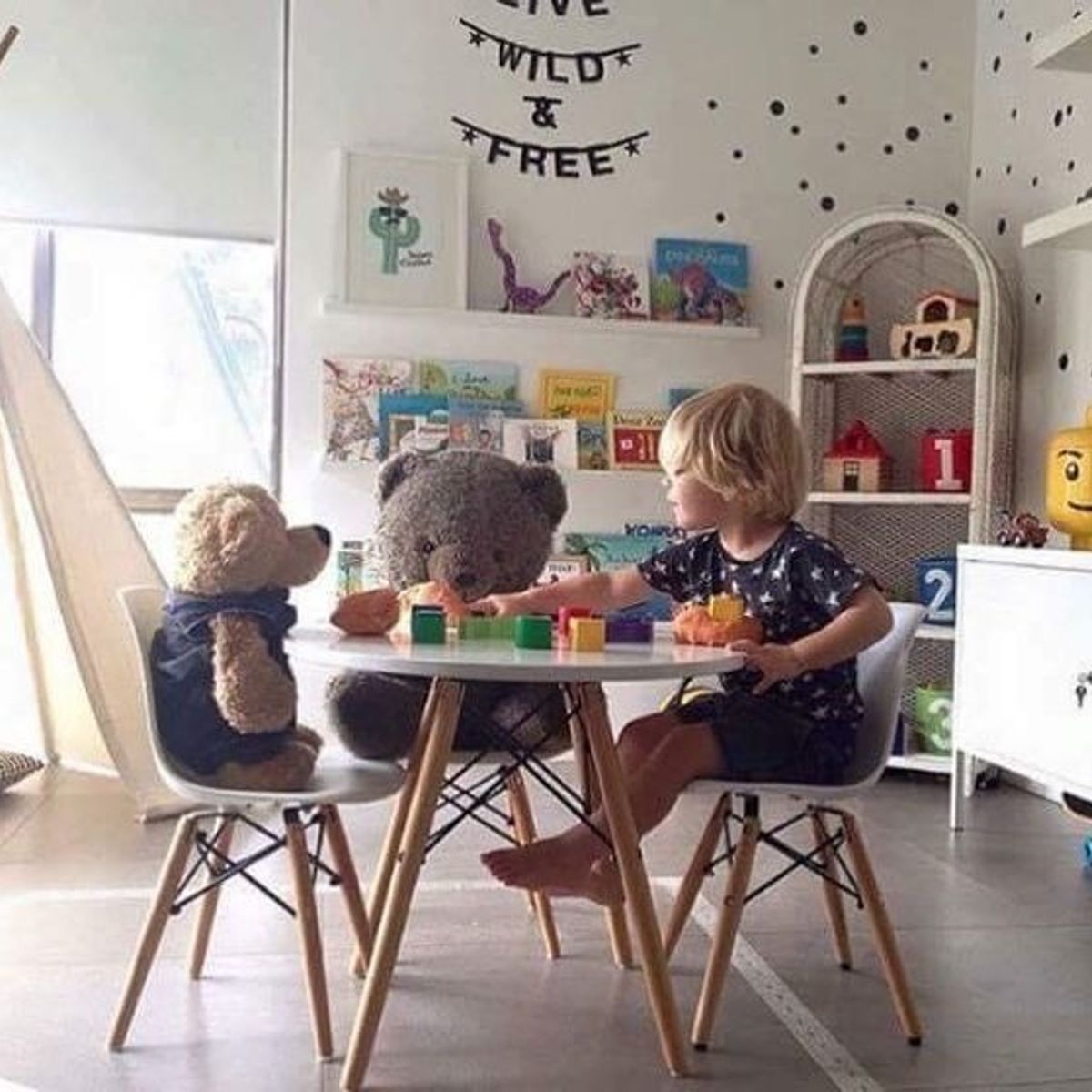 CORI CORI - Mesa Eames Niños blanca