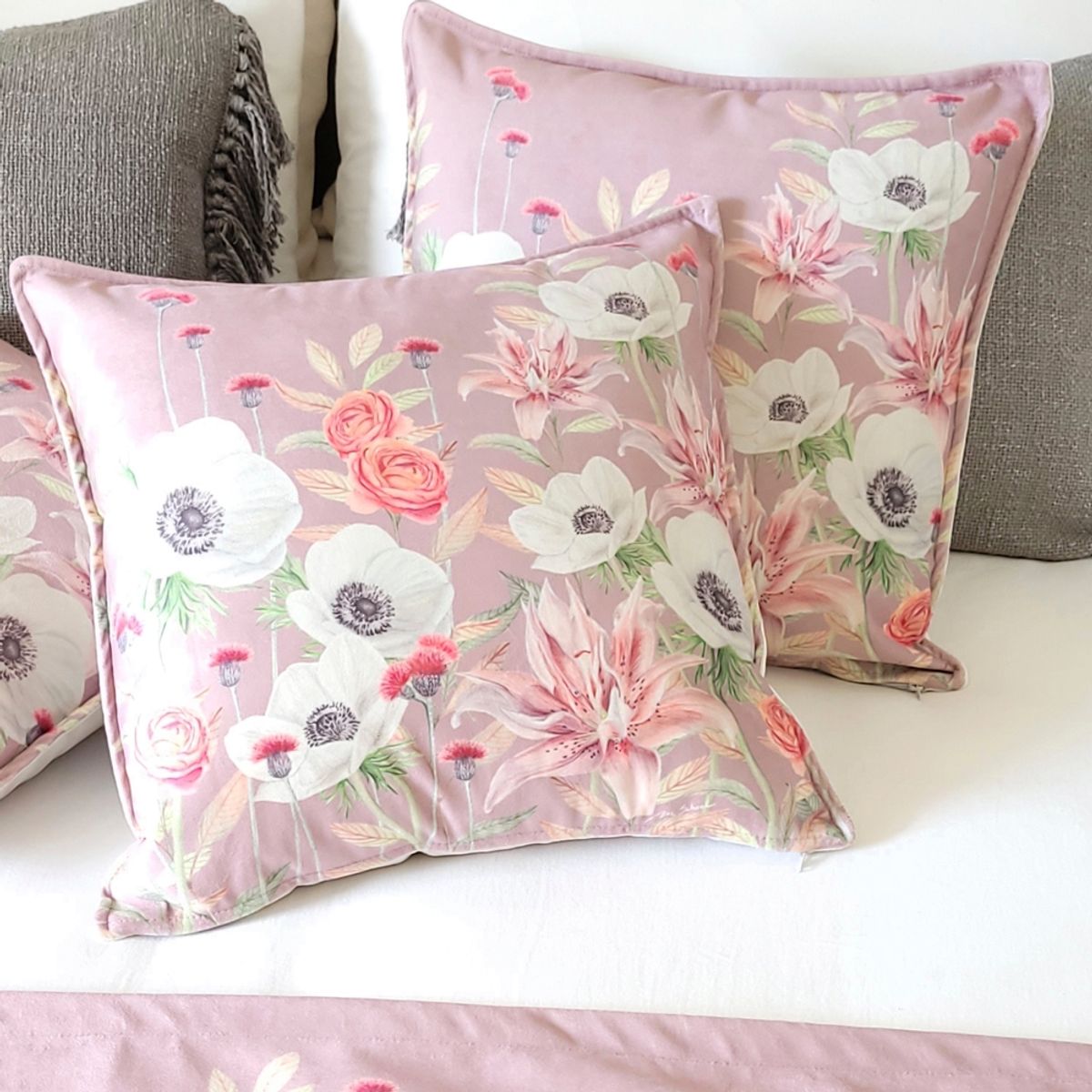 MARGARITA SCHEEL BY CASA ALVARINHO - FUNDA COJÍN VELVET ANÉMONE BLANCA 45X45