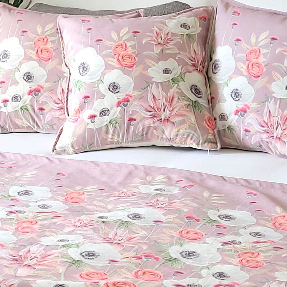 MARGARITA SCHEEL BY CASA ALVARINHO - PIECERA VELVET ANÉMONE BLANCA 220 X 90