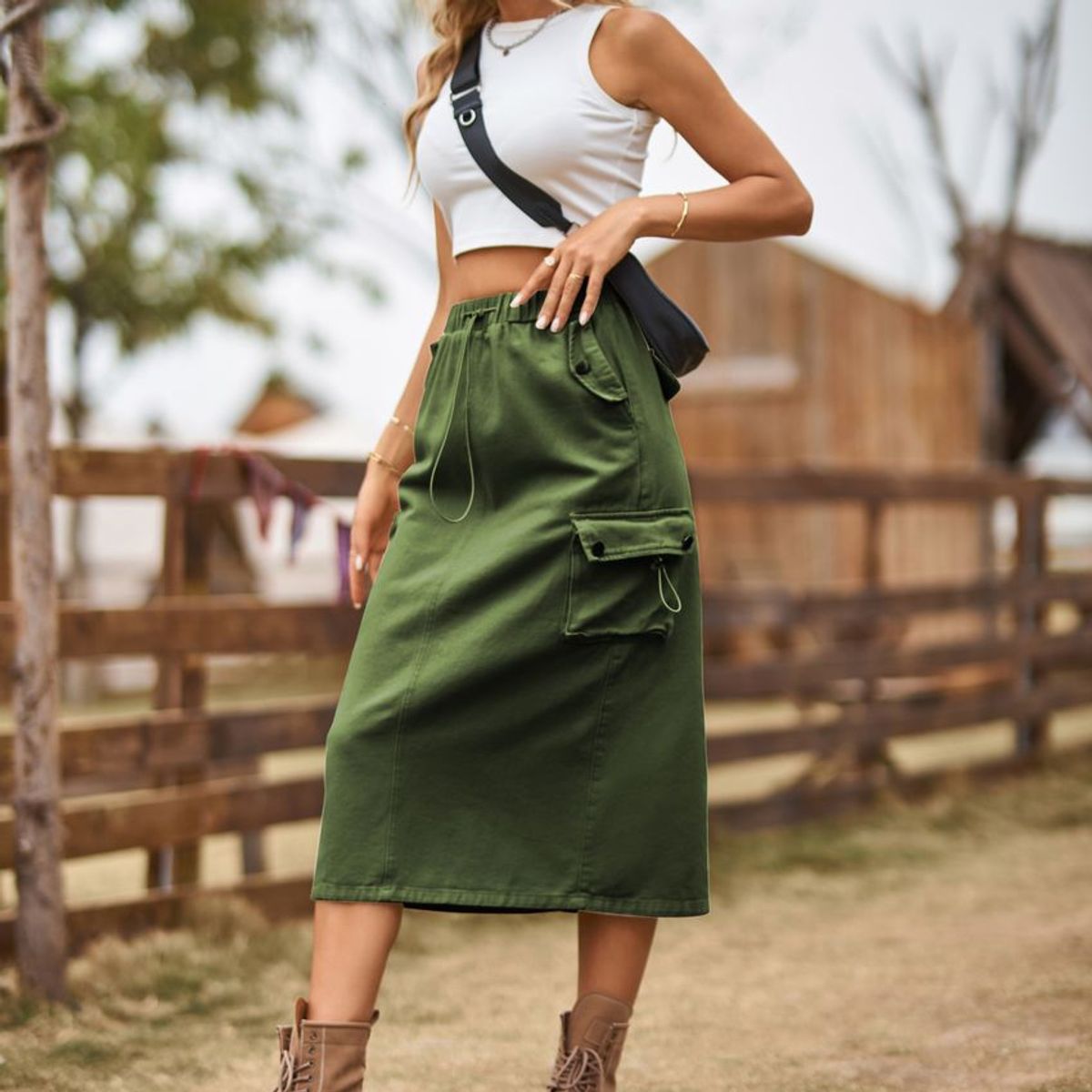 SIMPLEE - Falda Cargo Midi - Verde Militar