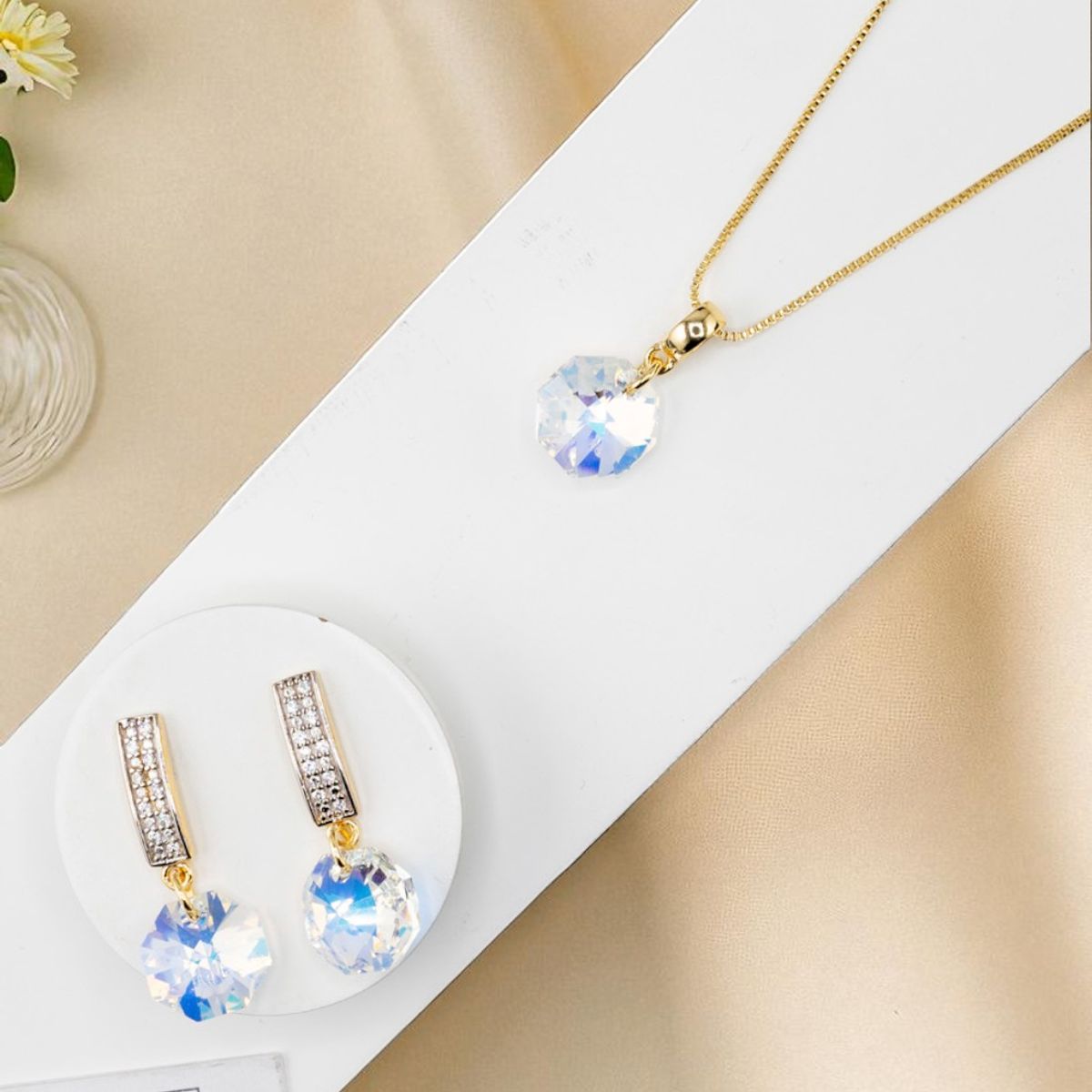 JOYAS MONTERO - Conjunto Bruselas Baño Oro 24K creado con cristales de Swarovski® AuroraBoreal