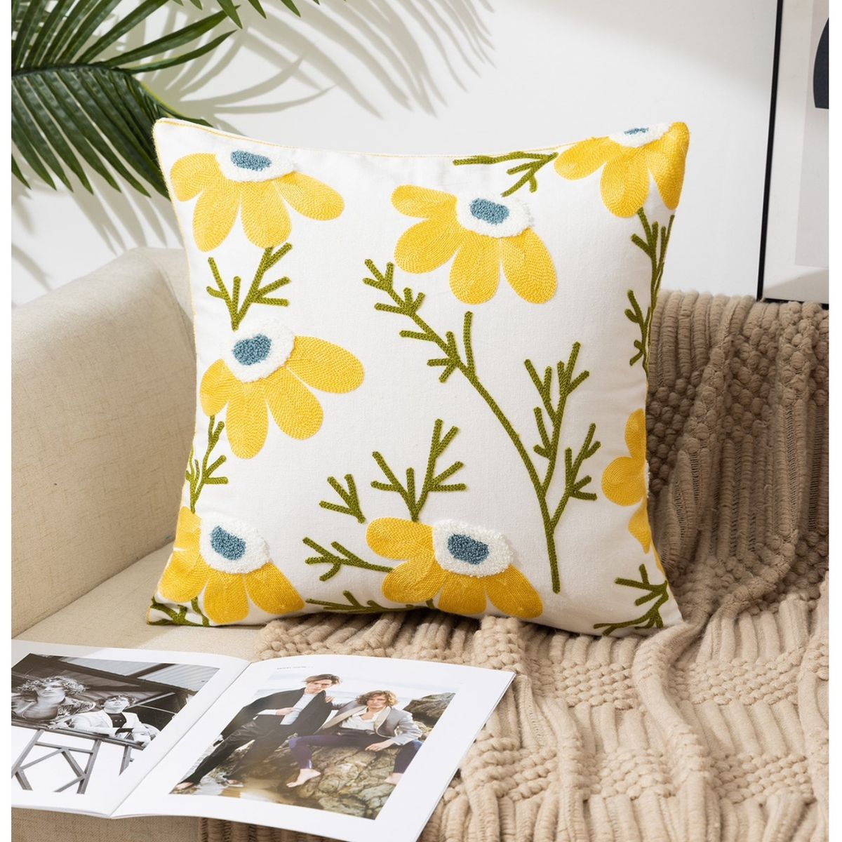 Set 2 Fundas para Cojín Bordado Flor Amarillo y Celeste 45x45 cm, marca COMPRAPO - Foto Principal