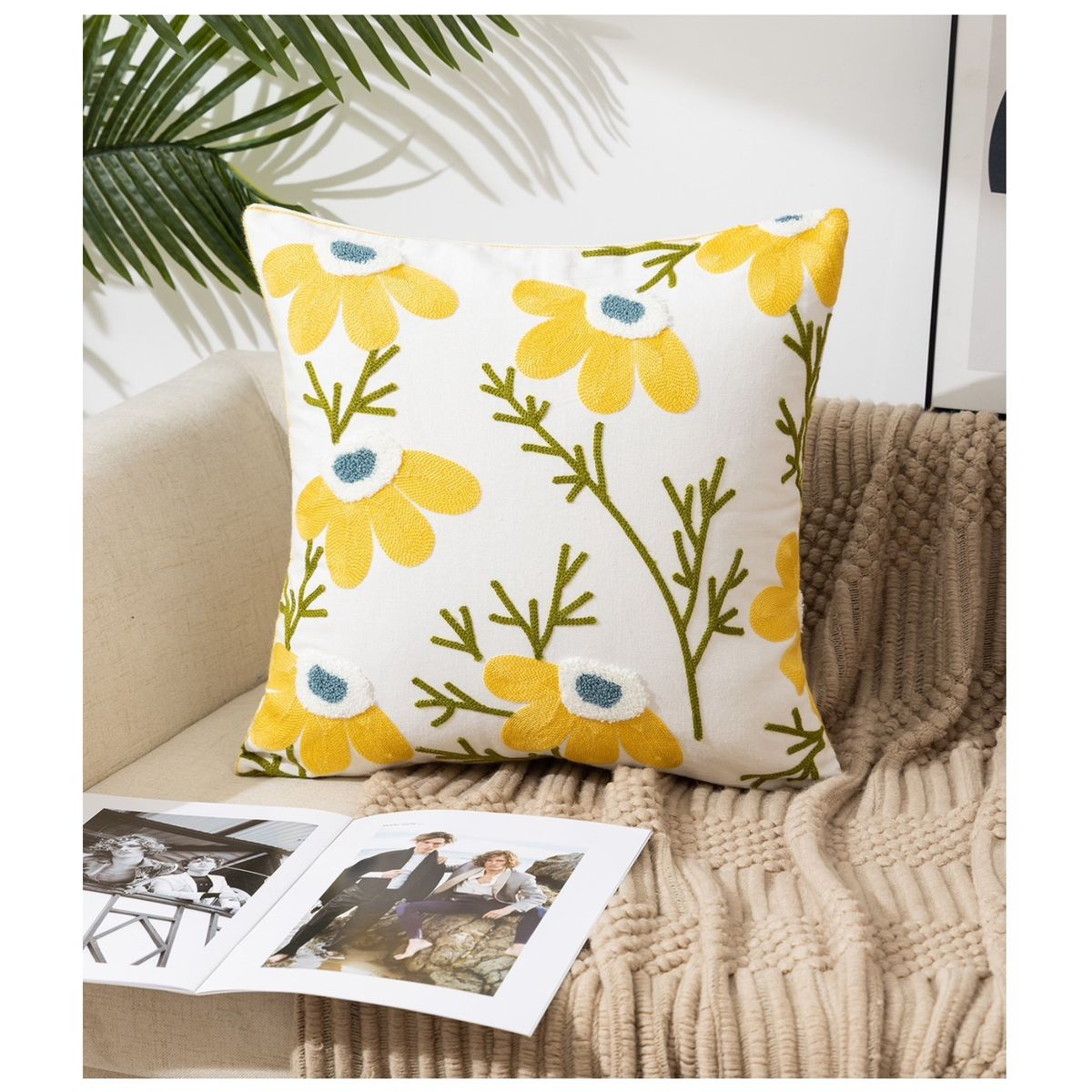 Set 2 Fundas para Cojín Bordado Flor Amarillo y Celeste 45x45 cm, marca COMPRAPO - Foto Principal