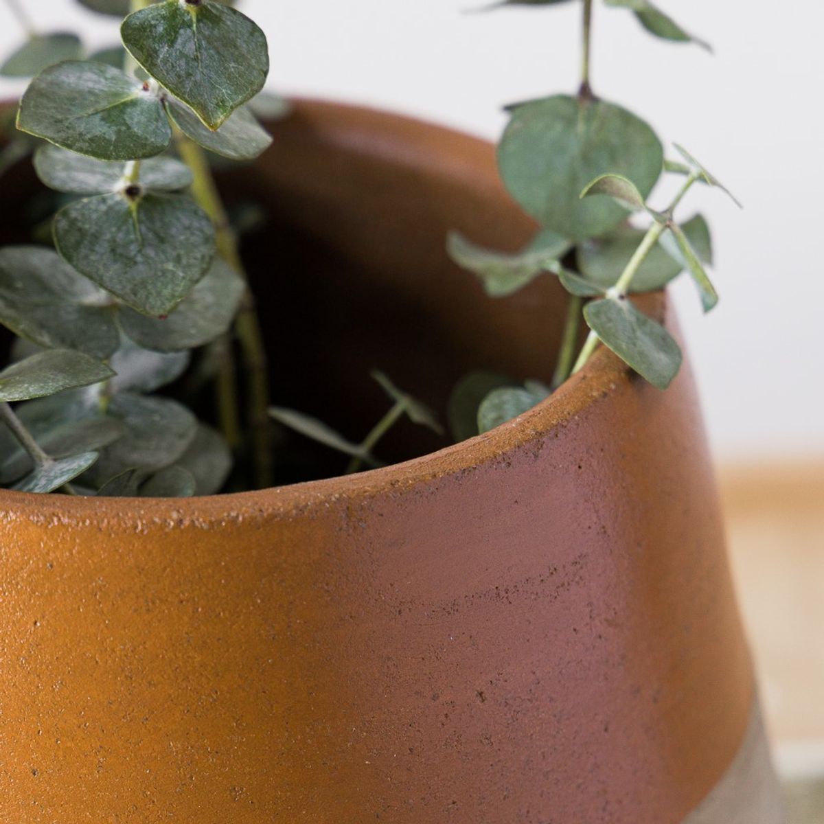 AMOBLE - Macetero Calca Cemento Amoblé