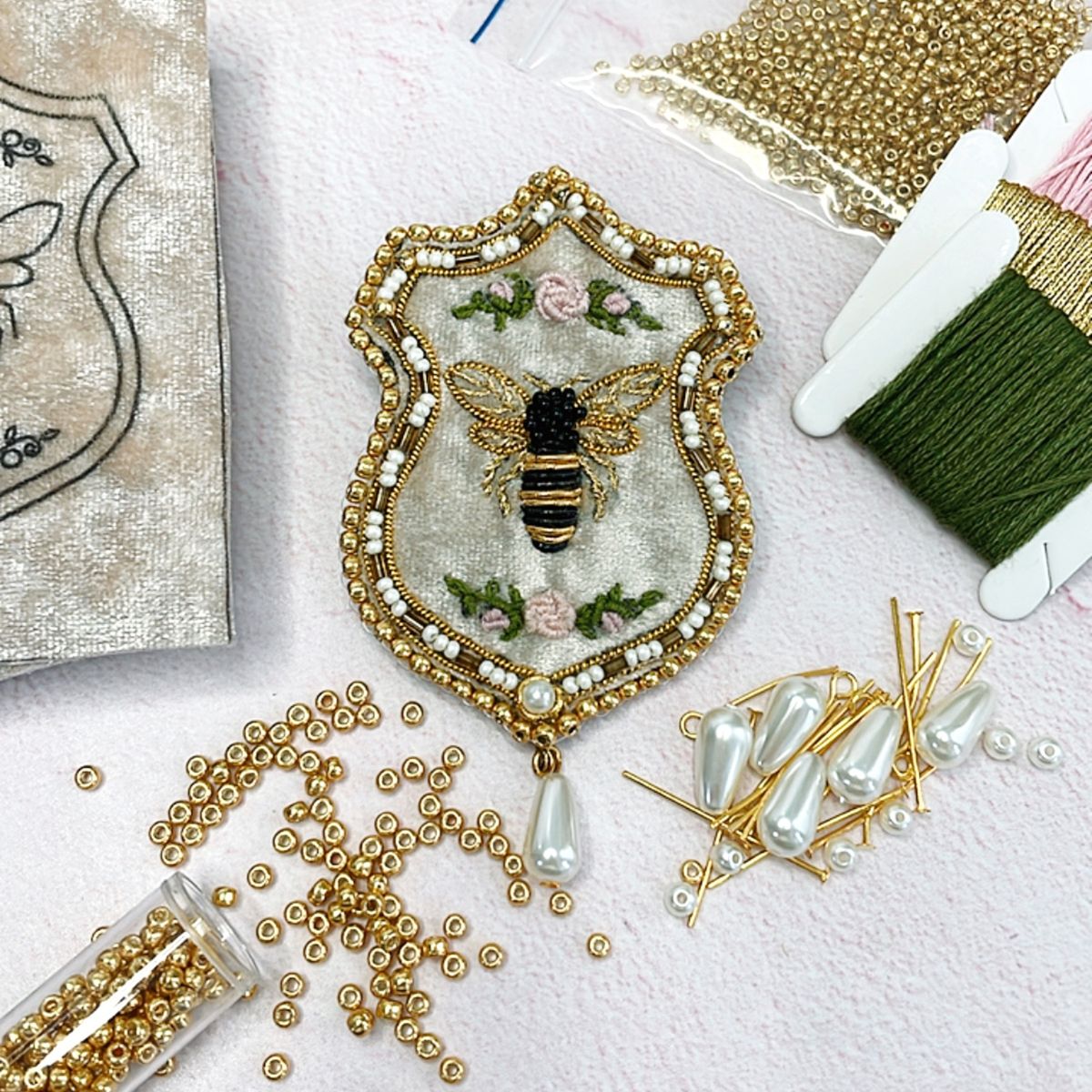 MARTIN BORDADOR - Kit Insignia abejita  clase online