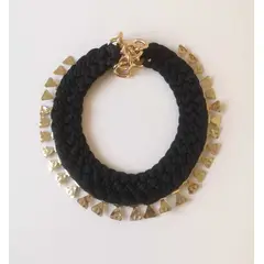 GENERICO - Collar Negro Triangular Dorado