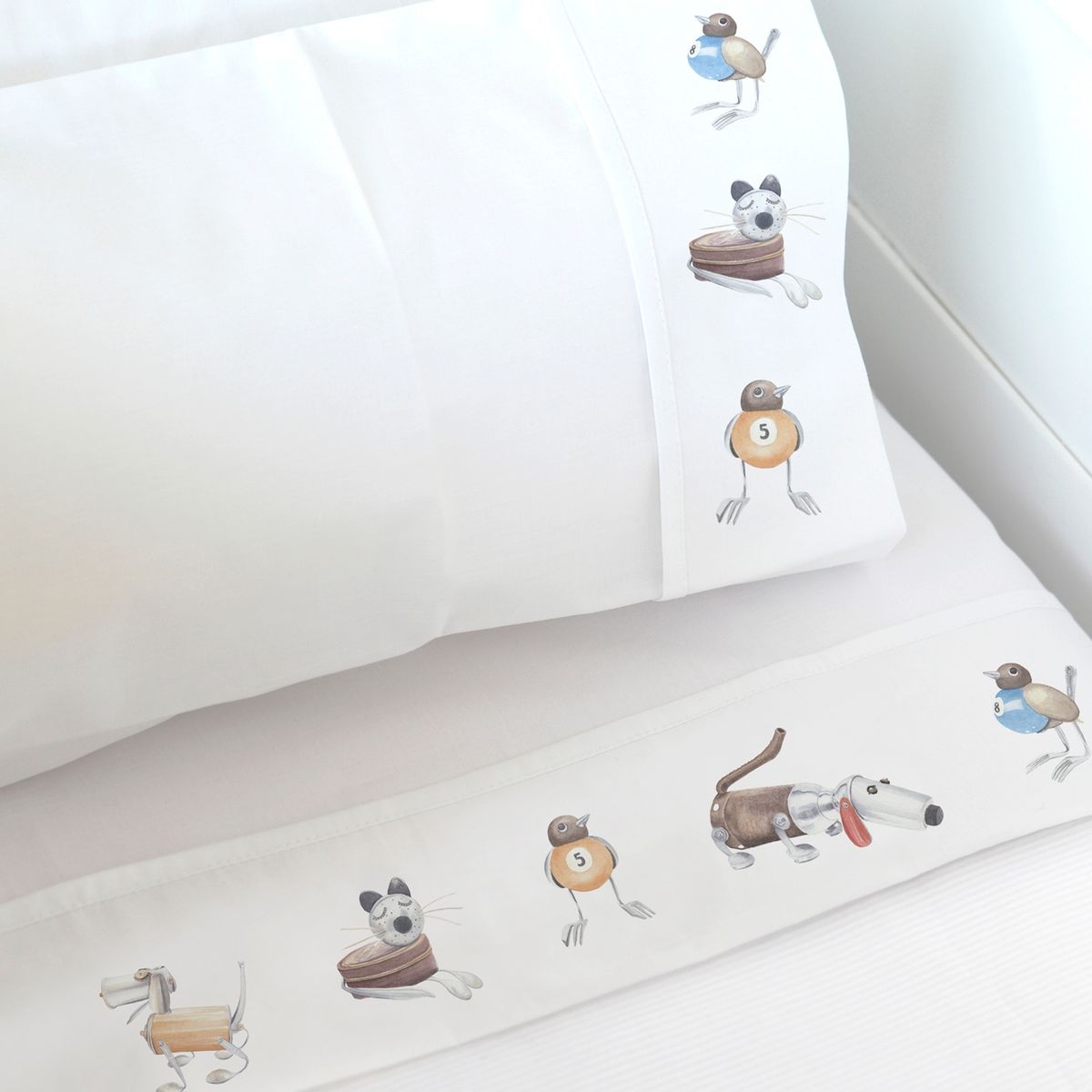 MARGARITA SCHEEL BY CASA ALVARINHO - Juego de Sábanas Cuna Robots