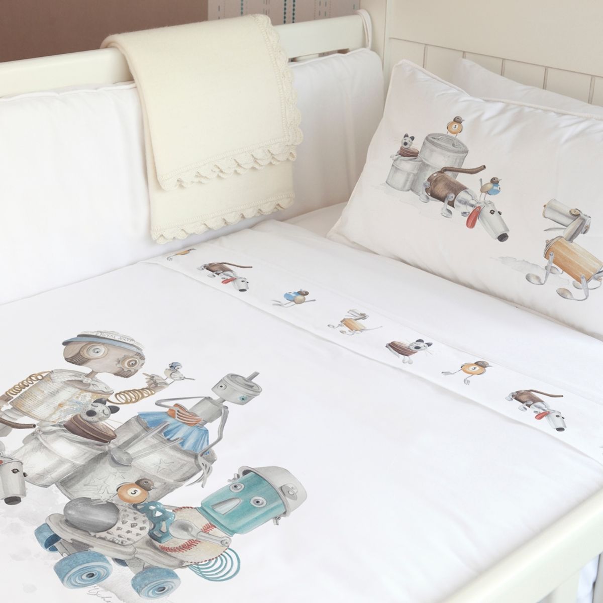 MARGARITA SCHEEL BY CASA ALVARINHO - Juego de Sábanas Cuna Robots