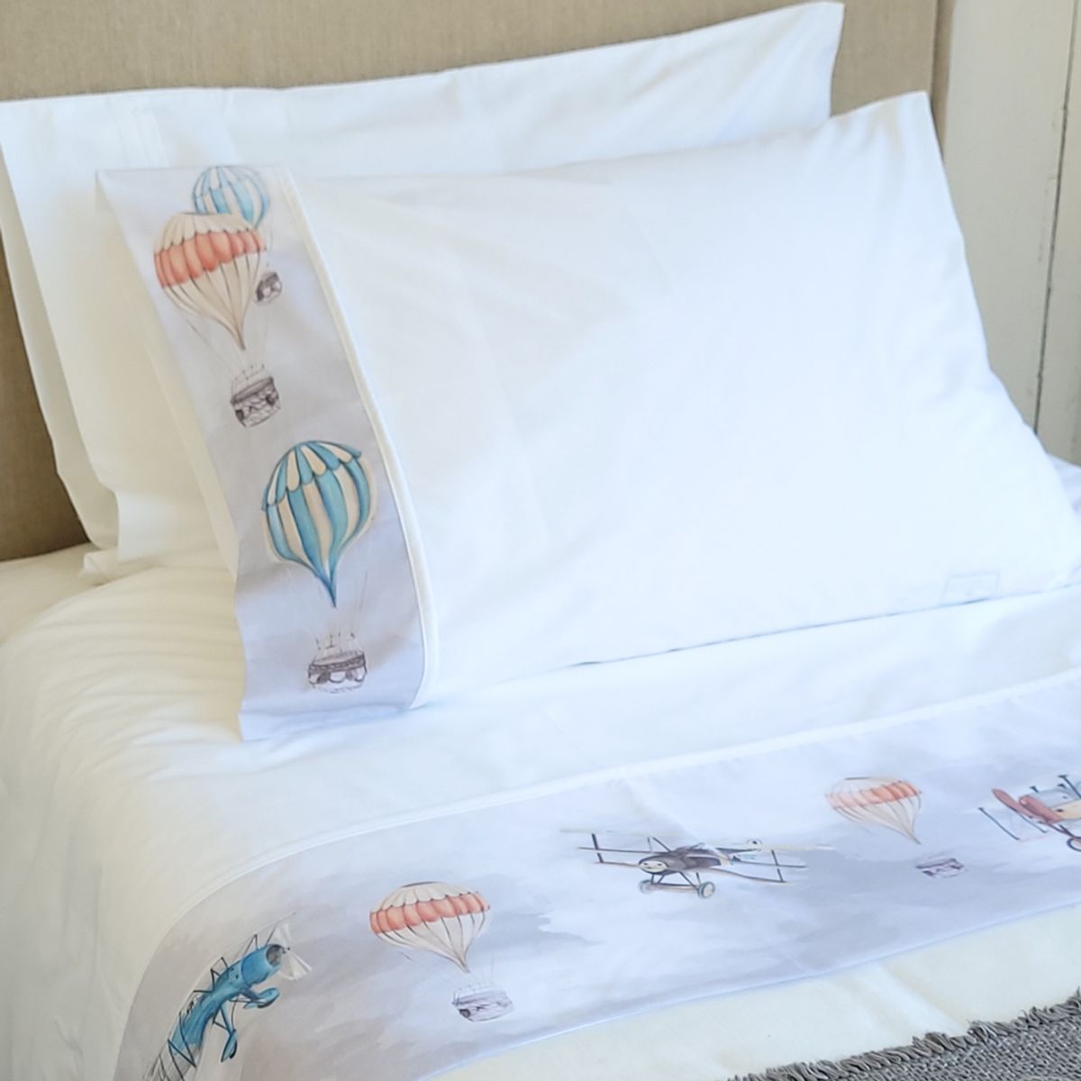 MARGARITA SCHEEL BY CASA ALVARINHO - Juego de Sábanas Aviones y Globos King