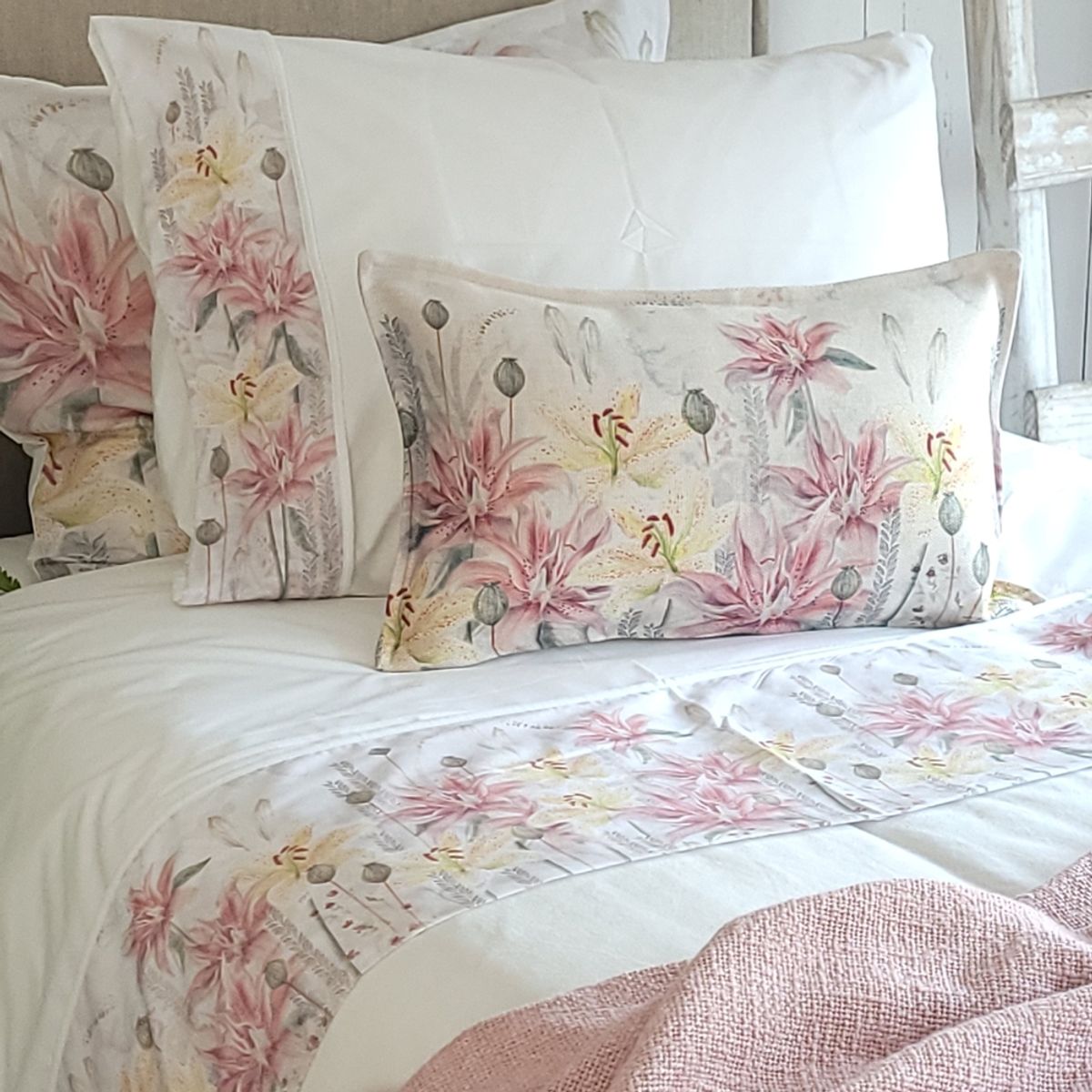 MARGARITA SCHEEL BY CASA ALVARINHO - Juego de Sábanas Lilium Super King