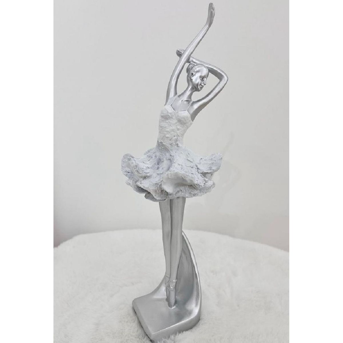 GENERICO - BAILARINA DECORATIVA  PLATEADA Medidas: 11 x 12 x 38.5 cm