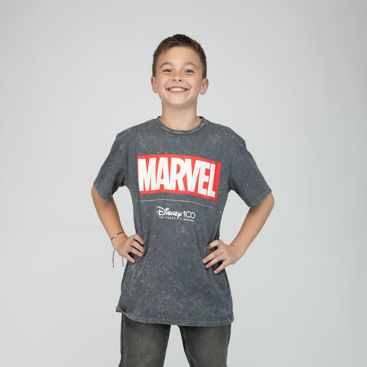 MARVEL - Polera Niño Marvel Logotipo Gris Marvel