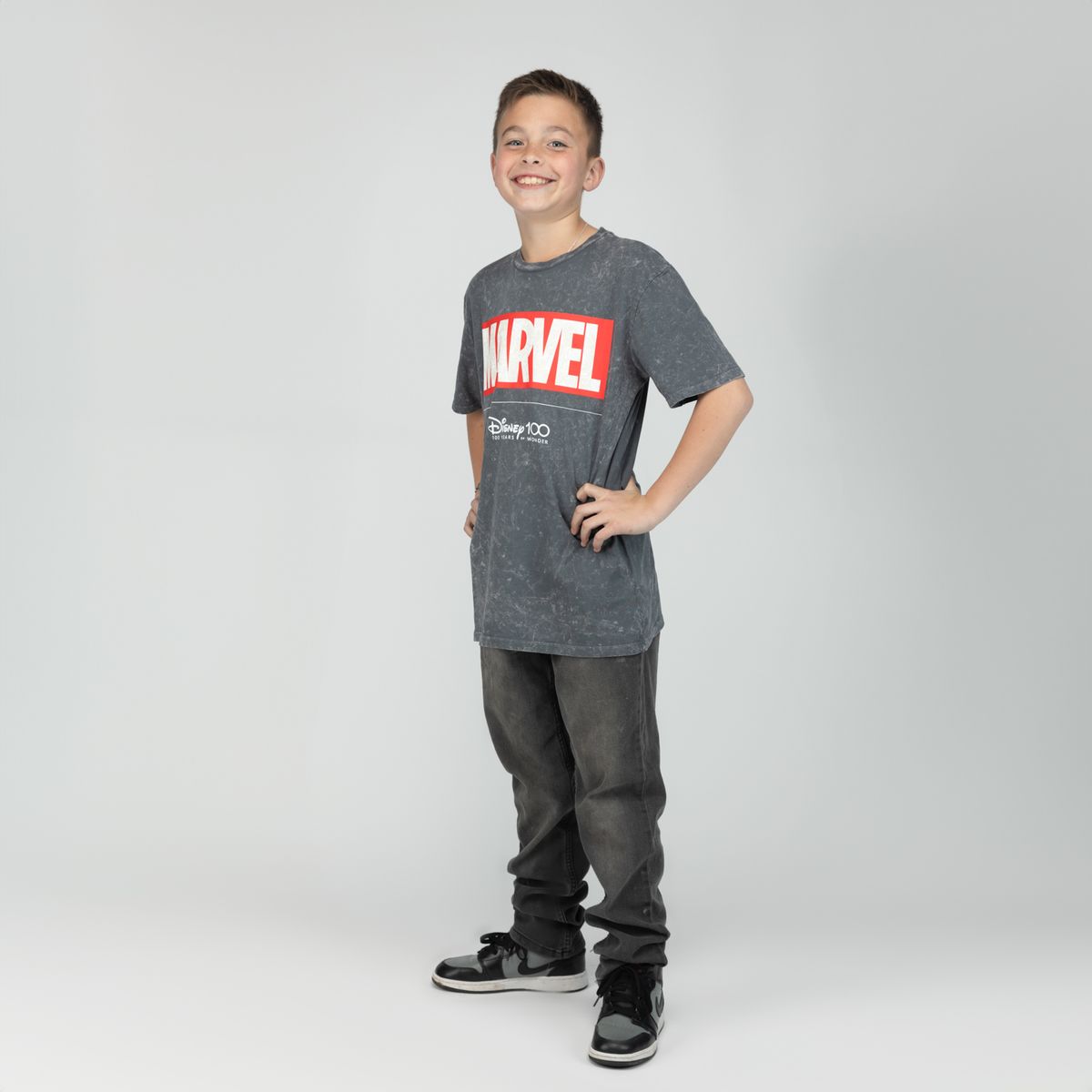 MARVEL - Polera Niño Marvel Logotipo Gris Marvel