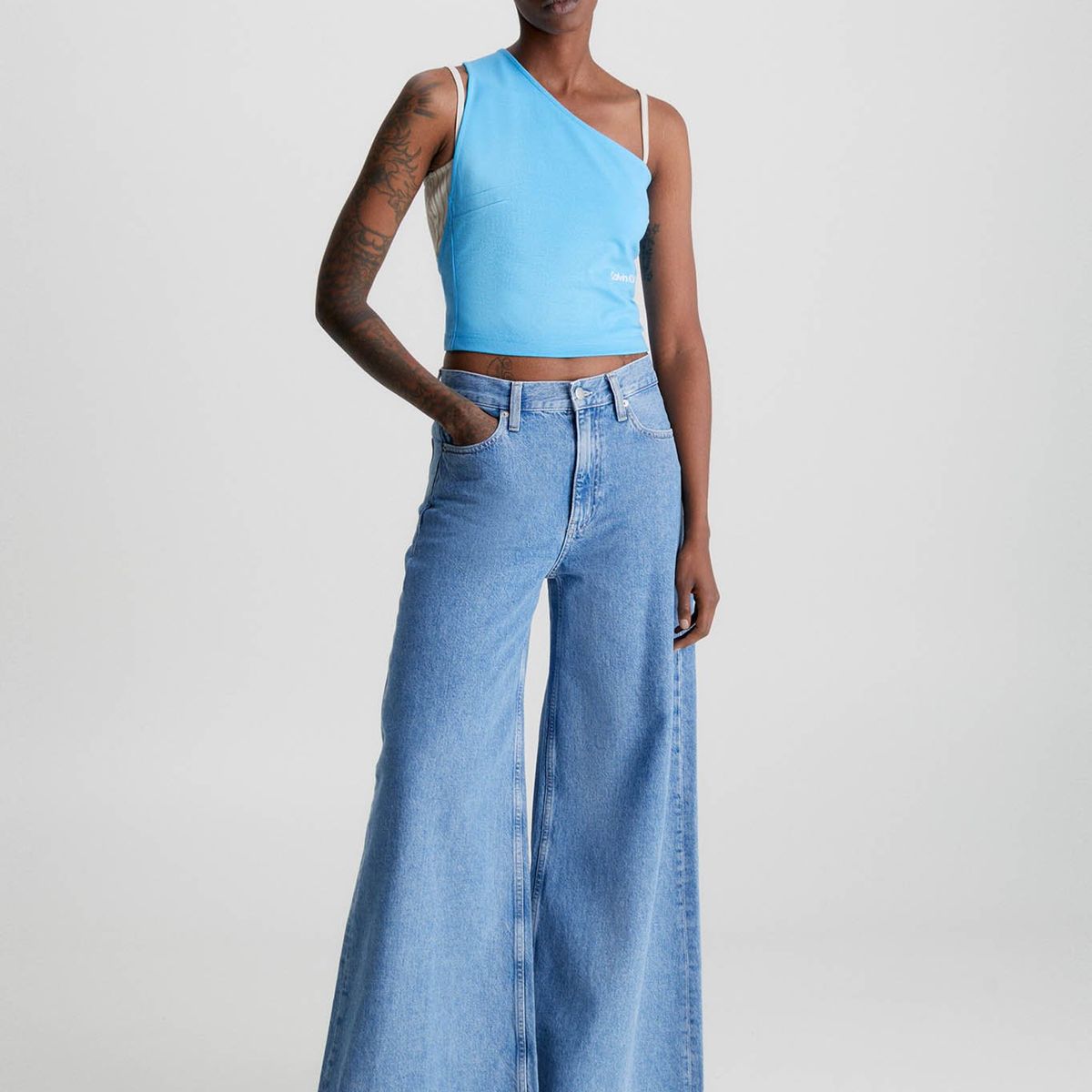 CALVIN KLEIN - Top de punto milano con hombro descubierto Celeste Calvin Klein