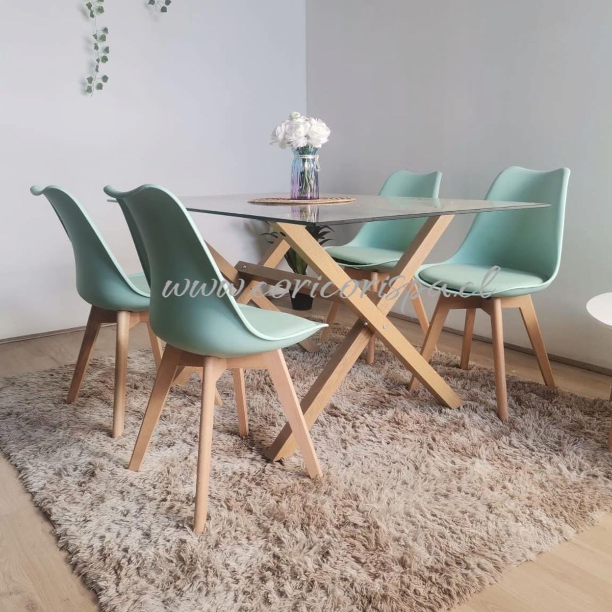 CORI CORI - Juego de Comedor Mesa Medlock Vidrio 140x90 cm + 4 Sillas Tulip Menta