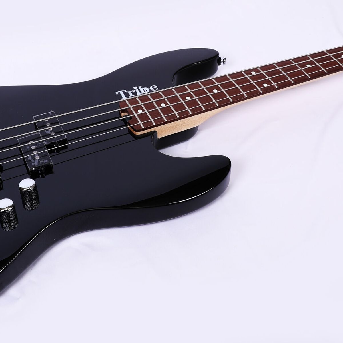 TRIBE - Bajo 4 cuerdas TRIBE HL4 Headless Black - Pau ferro