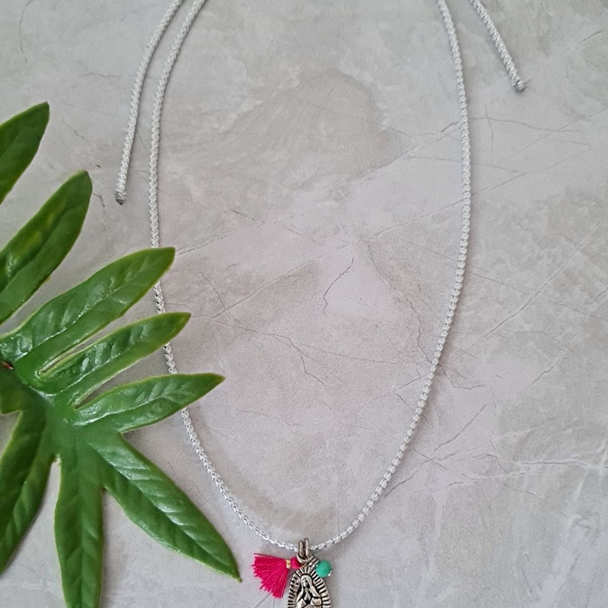 LOCA DEBILIDAD - Collar Consuelo Fucsia