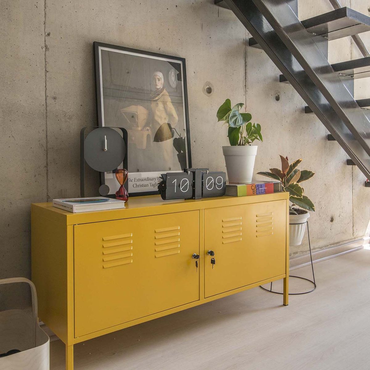 MOBITAT - Gabinete tipo rack metálico 2 puertas Amarillo