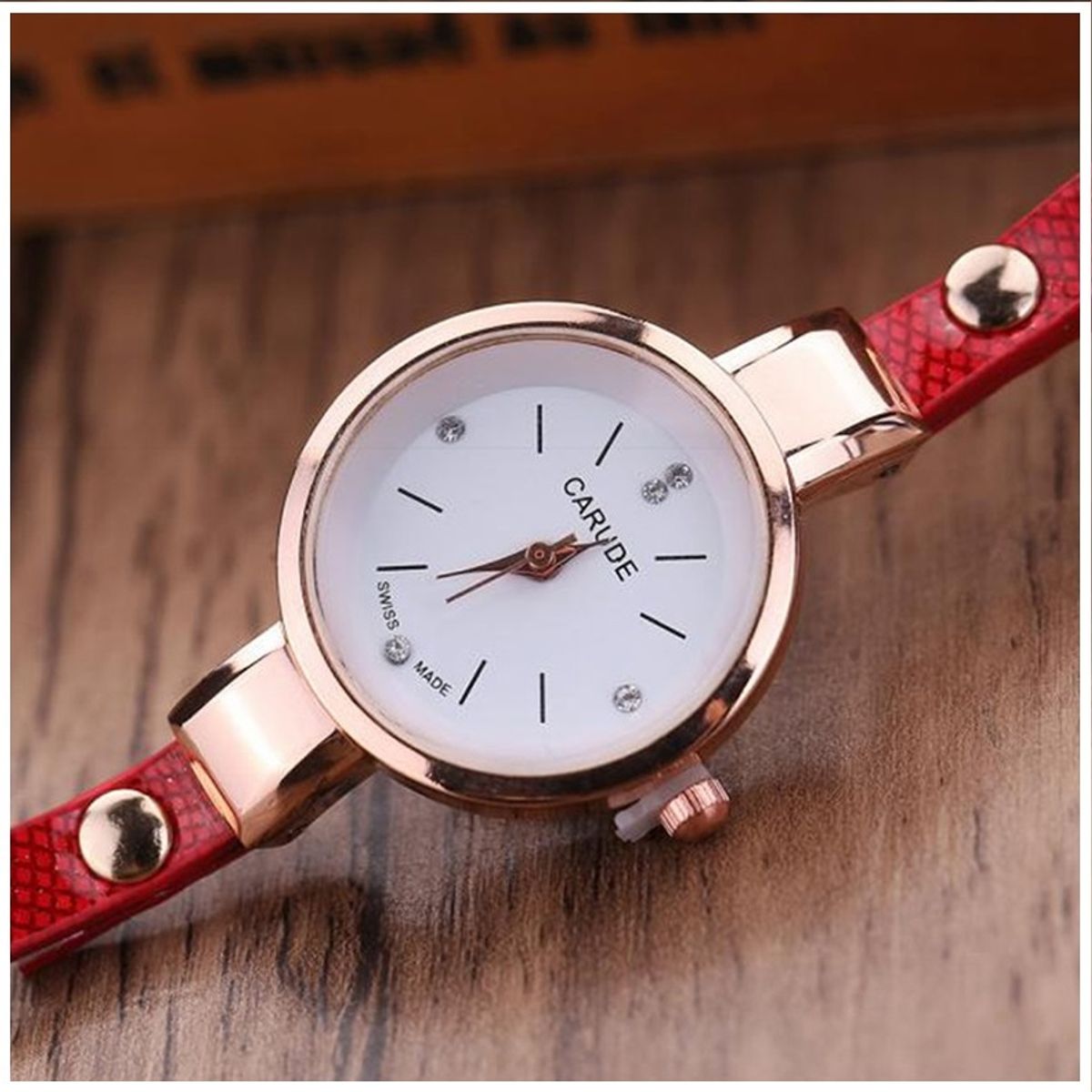STARTECHOFFICE - Reloj de lujo Personalizado para Mujeres con Incrustaciones y Pulsera Larga Elegante