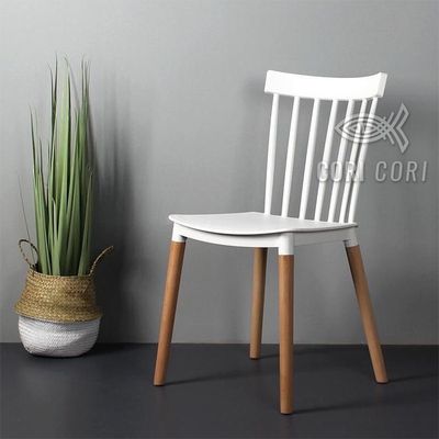 Imagen 2 del producto Comedor Mesa Eames Vidrio 100 cm + 4 Sillas Windsor blancas