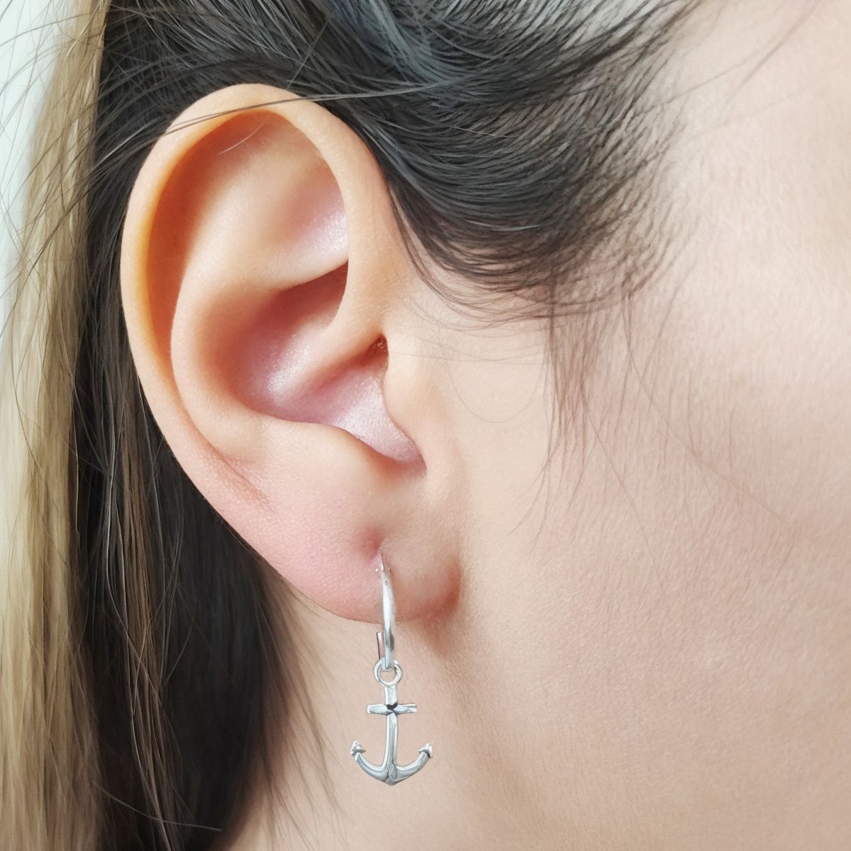 ANDREA COGGIOLA JOYAS - Aros Argolla Ancla Mini Colgante Plata Fina 925