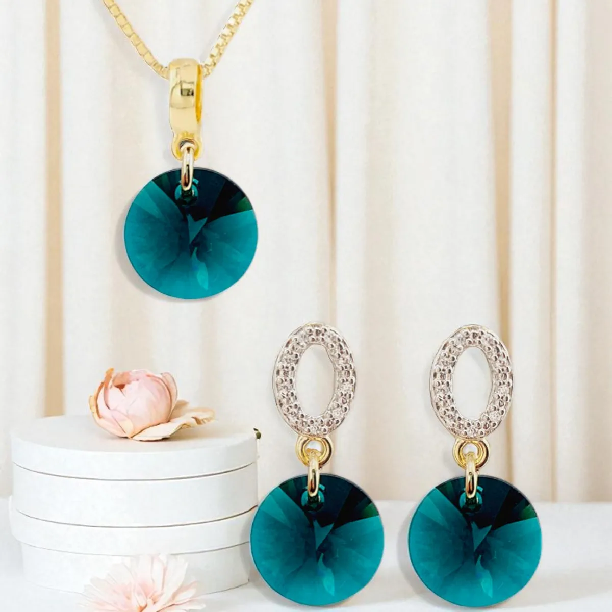 JOYAS MONTERO - Conjunto Madrid Gold 24K creado con cristales de Swarovski®  Emerald