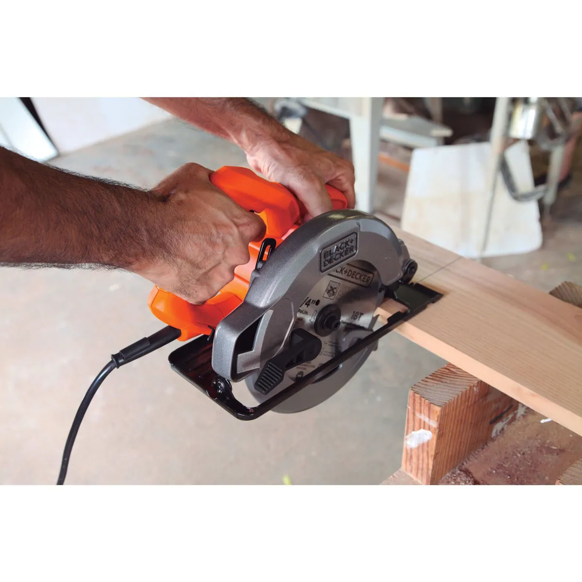 BLACK+DECKER - Sierra Circular + Taladro Percutor + Esmeril BLACK+DECKER