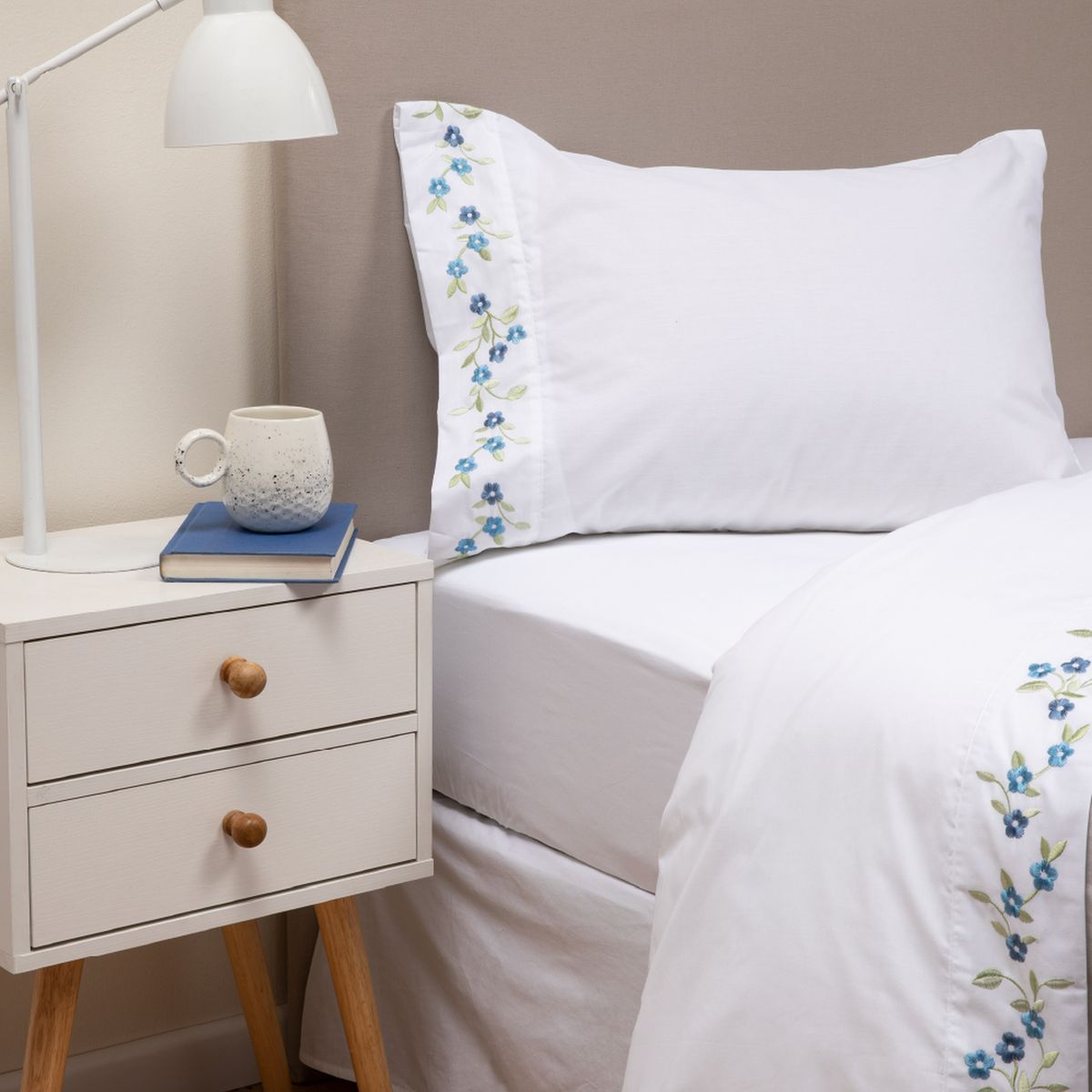 CASATUA - Sabanas Bordadas  CasaTua + Funda Almohada - Azul - 1,5 plazas