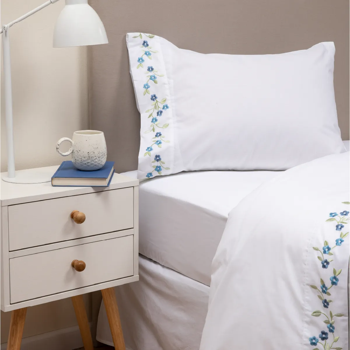 CASATUA - Sabanas Bordadas  CasaTua + Funda Almohada - Azul - 1,5 plazas