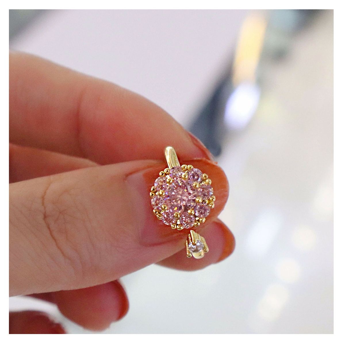 ALGO DIFERENTE - Anillo Con Cristal Rosa Giratorio Dorado