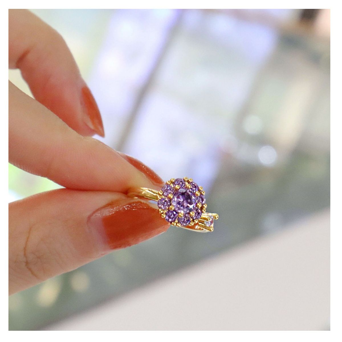 ALGO DIFERENTE - Anillo Con Cristal Lila Giratorio Dorado