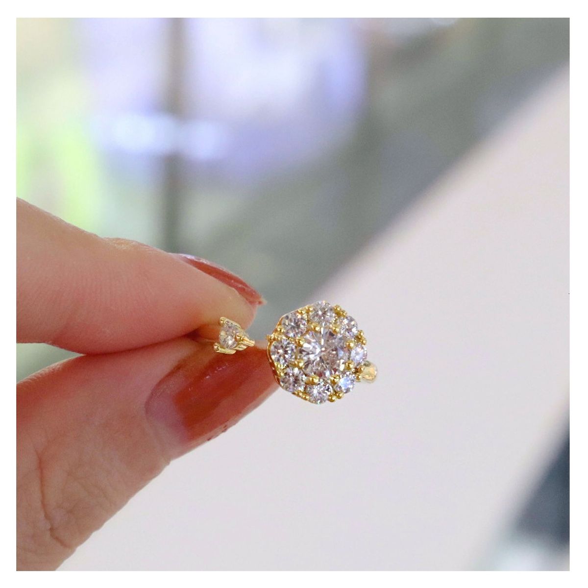 ALGO DIFERENTE - Anillo Con Cristal Giratorio Dorado