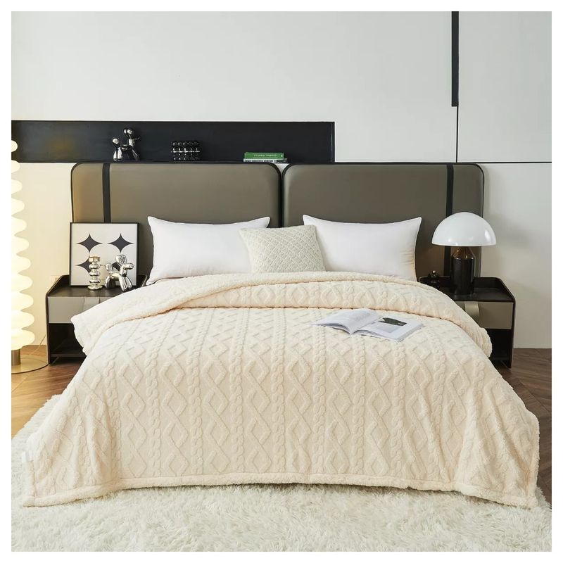 COMPRAPO - Frazada Manta Polar Sherpa Térmica 2 Plazas Trenzado Relieve Bco. Inv.