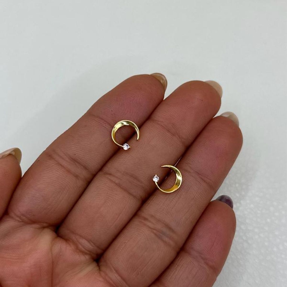 GENERICO - Delicado Aro Media Luna Dama Circon S925 Baño Oro  Caja
