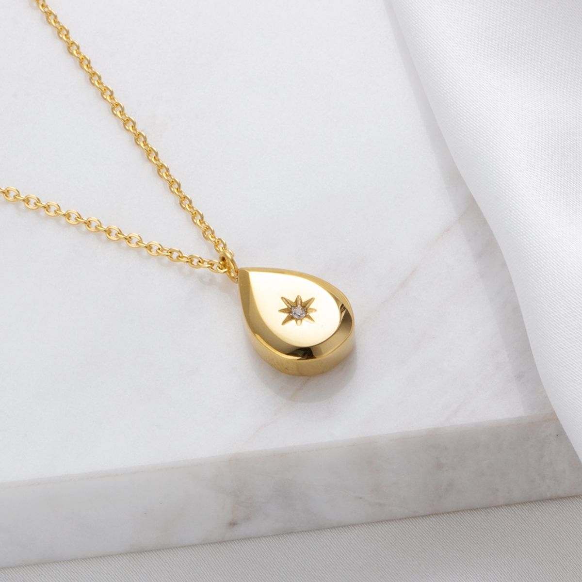 LUX JOYAS - Collar Baño Oro Amarillo 18k Gota Estrella Madi Brillito