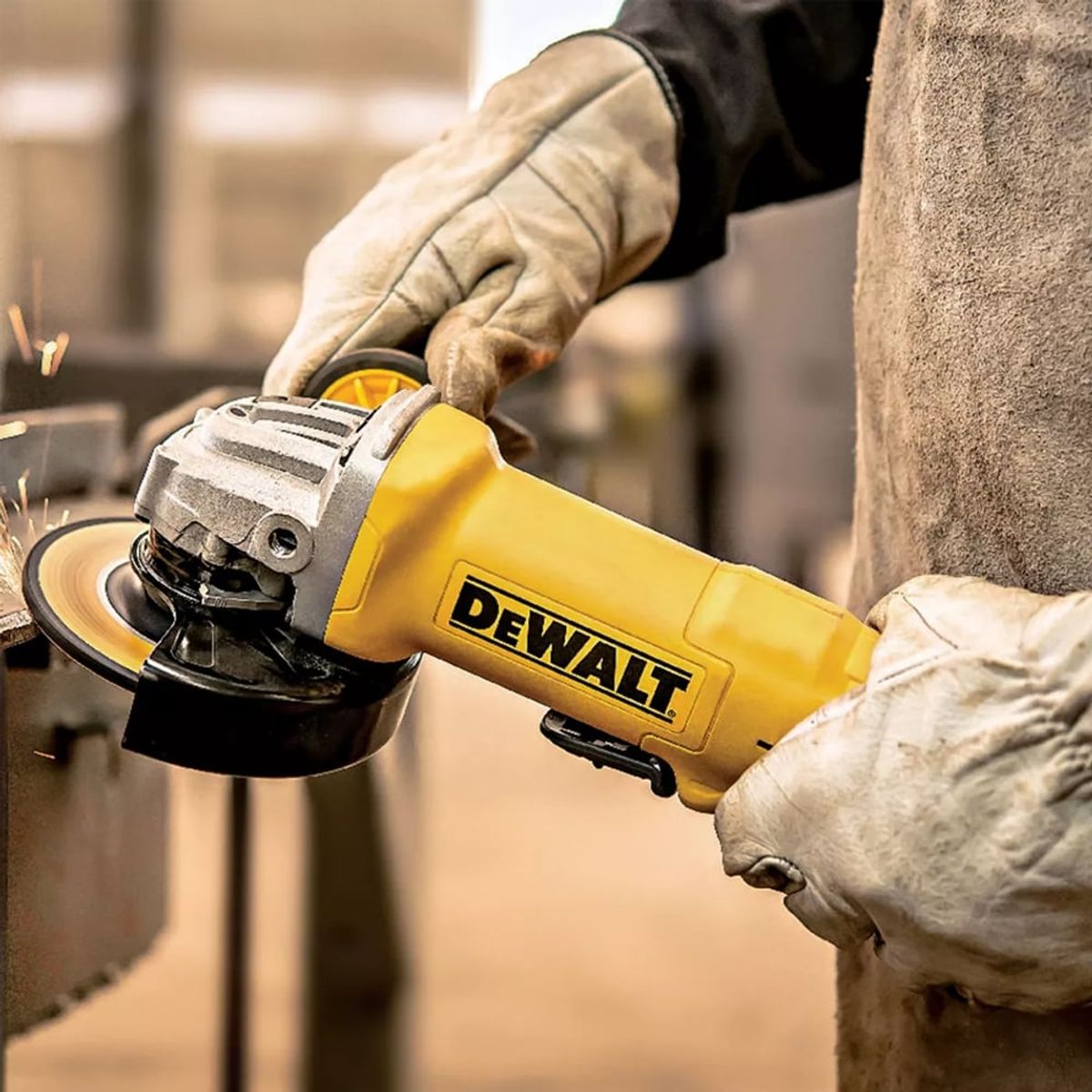 DEWALT - Esmeril Dewalt Angular 4 1/2 1200w 115mm Mod: Dwe4212