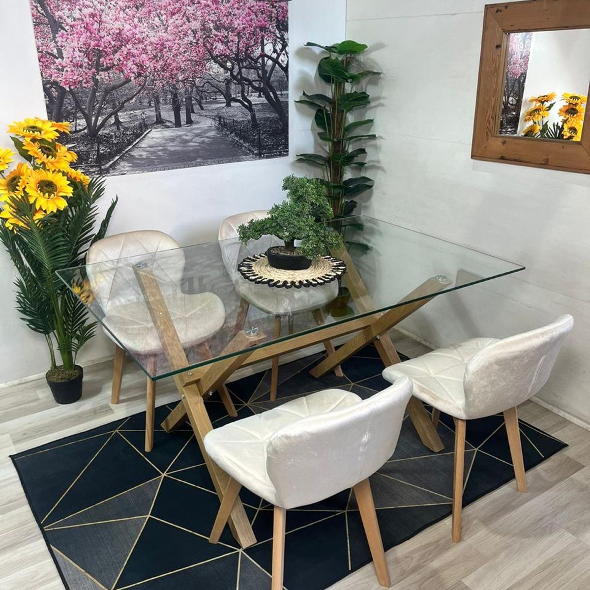 GENERICO - Comedor Madagascar (Mesa 140X90 VIDRIO + 4 Sillas radar velvet BLANCO)