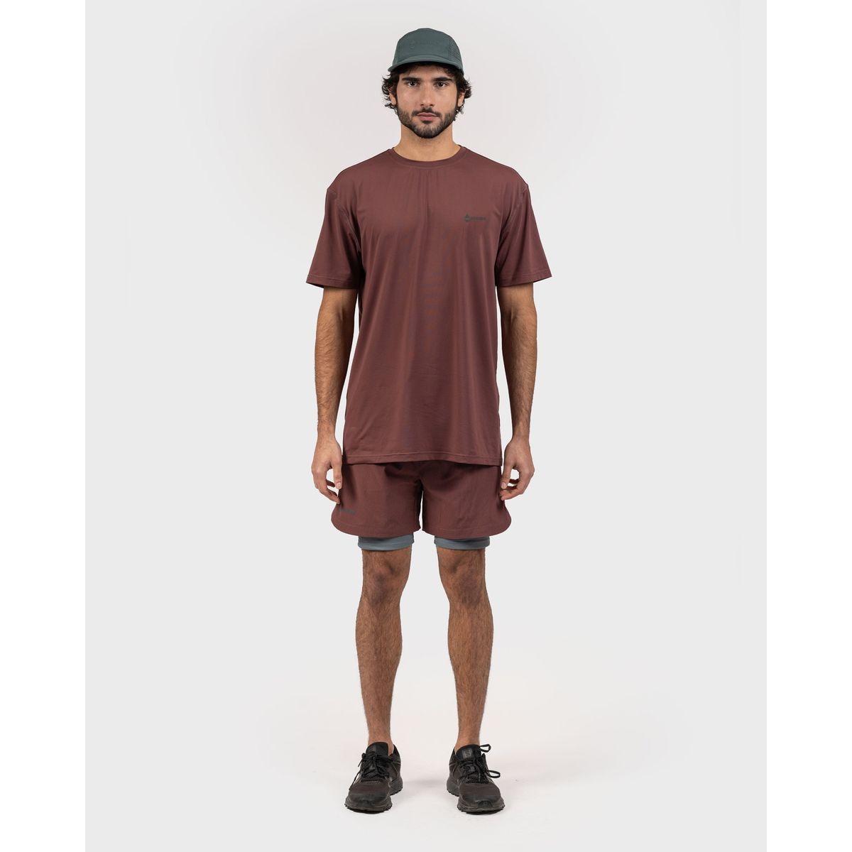 GNOMO - Polera Dryfit Halnop Hombre Bordeaux Gnomo