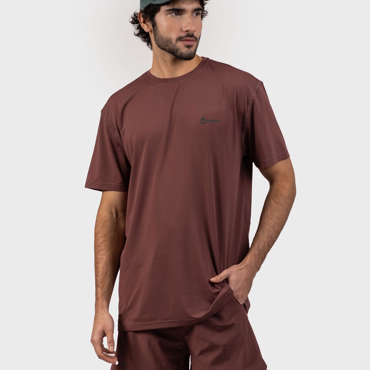 GNOMO - Polera Dryfit Halnop Hombre Bordeaux Gnomo