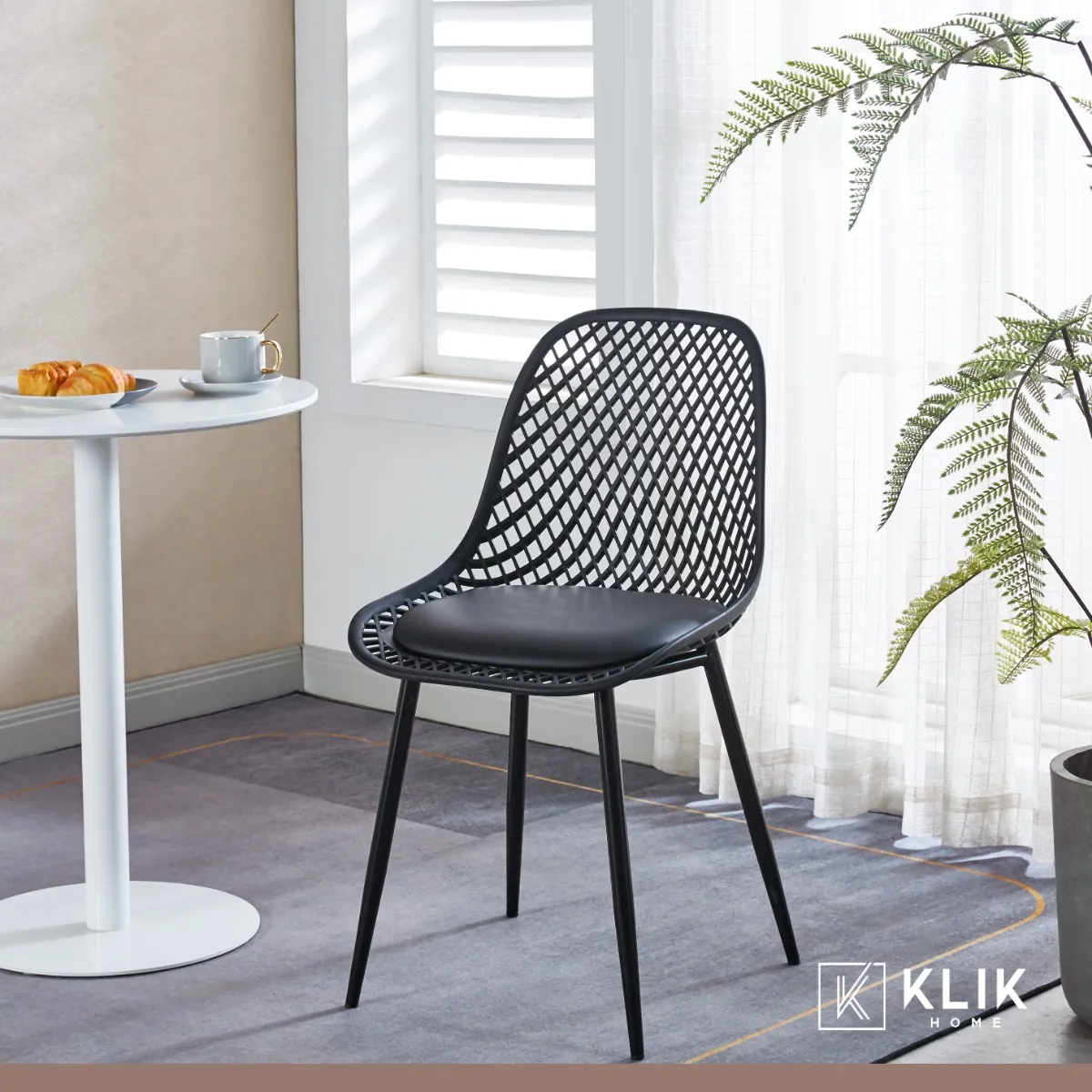 KLIK - Pack de 4 Sillas Europa Acolchadas - Negras